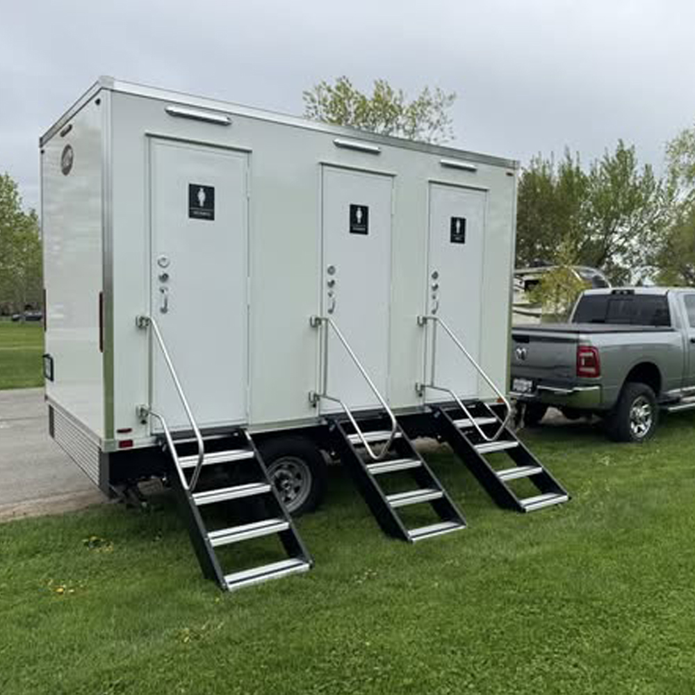 Outdoor Camping Rentals - Mobile Toilet Trailer Luxury 3 Stalls